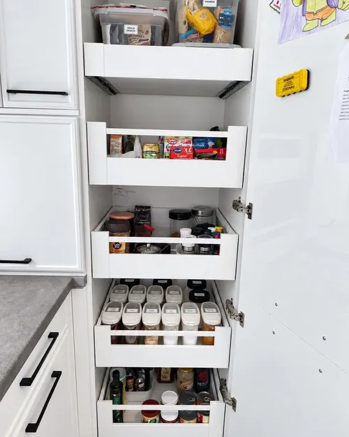 Kuchenna spiżarnia — po, ujęcie 1