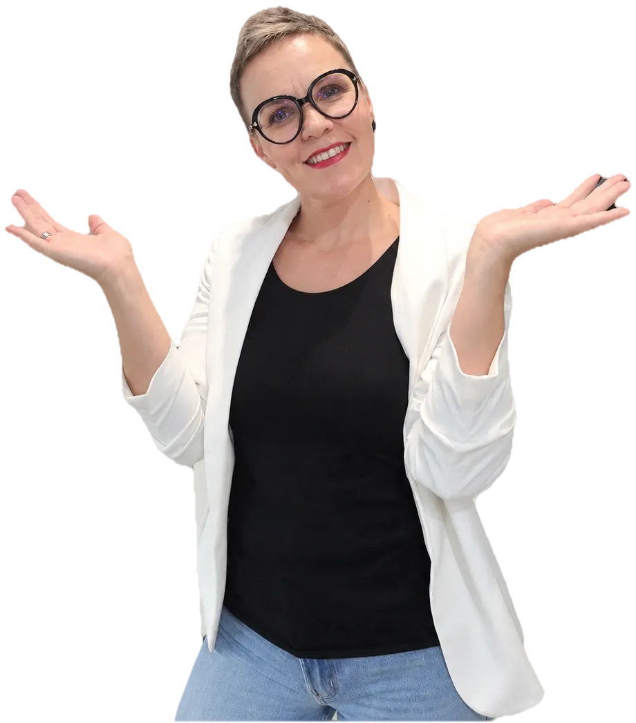 Marzena z uśmiechem rozkłada ręce